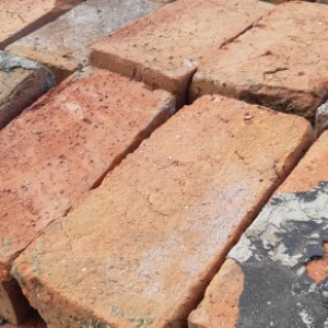 Prodajem staru ciglu 1.5kn komad