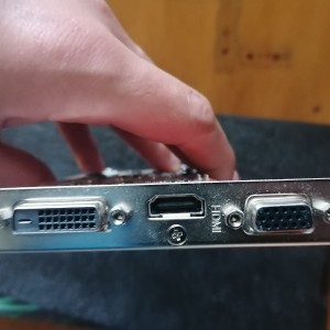 Asus Radeon R7 240 4GB OC i MS 500W v5 HITNO!!