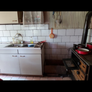Seosko imanje sa dvije kuće i 15 rali zemlje