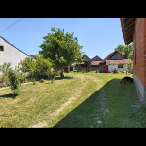 Seosko imanje sa dvije kuće i 15 rali zemlje