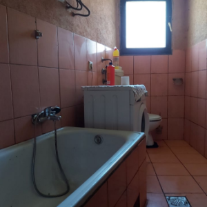 Seosko imanje sa dvije kuće i 15 rali zemlje