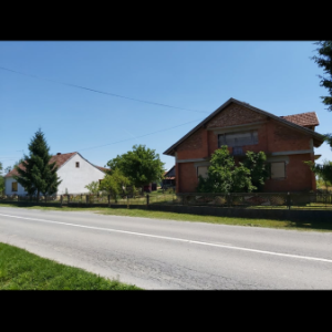 Seosko imanje sa dvije kuće i 15 rali zemlje