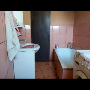 Seosko imanje sa dvije kuće i 15 rali zemlje