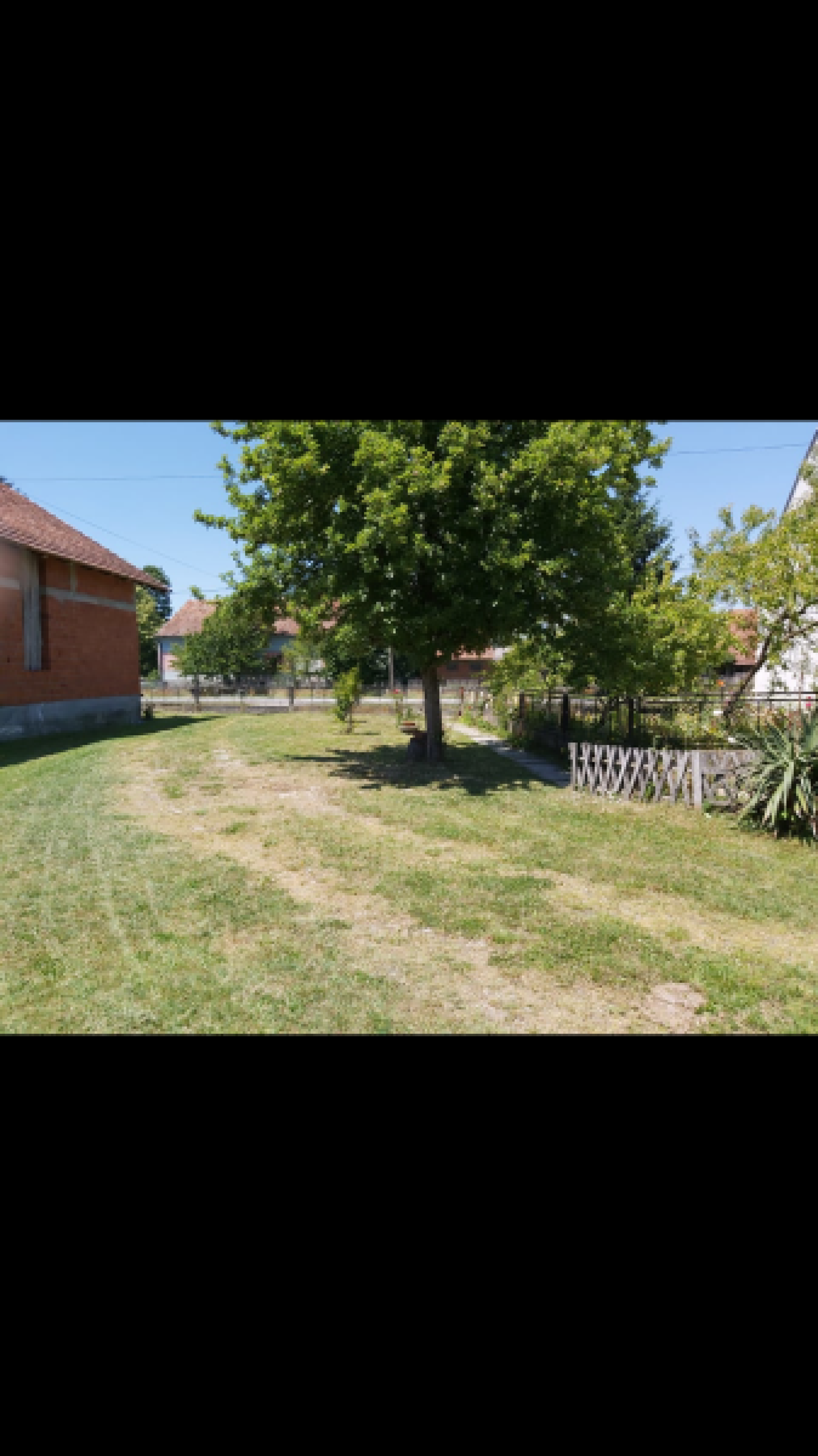 Seosko imanje sa dvije kuće i 15 rali zemlje