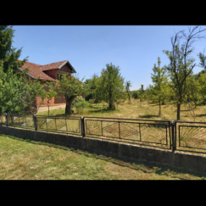 Seosko imanje sa dvije kuće i 15 rali zemlje