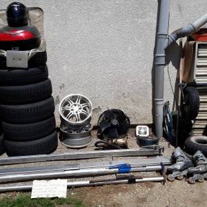 Vrlo povljno prodajem ili mijenjam stvari sa slika.