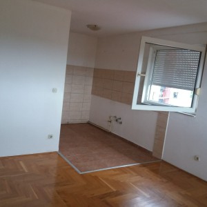 Prodaje se trosobni stan u Garešnici
