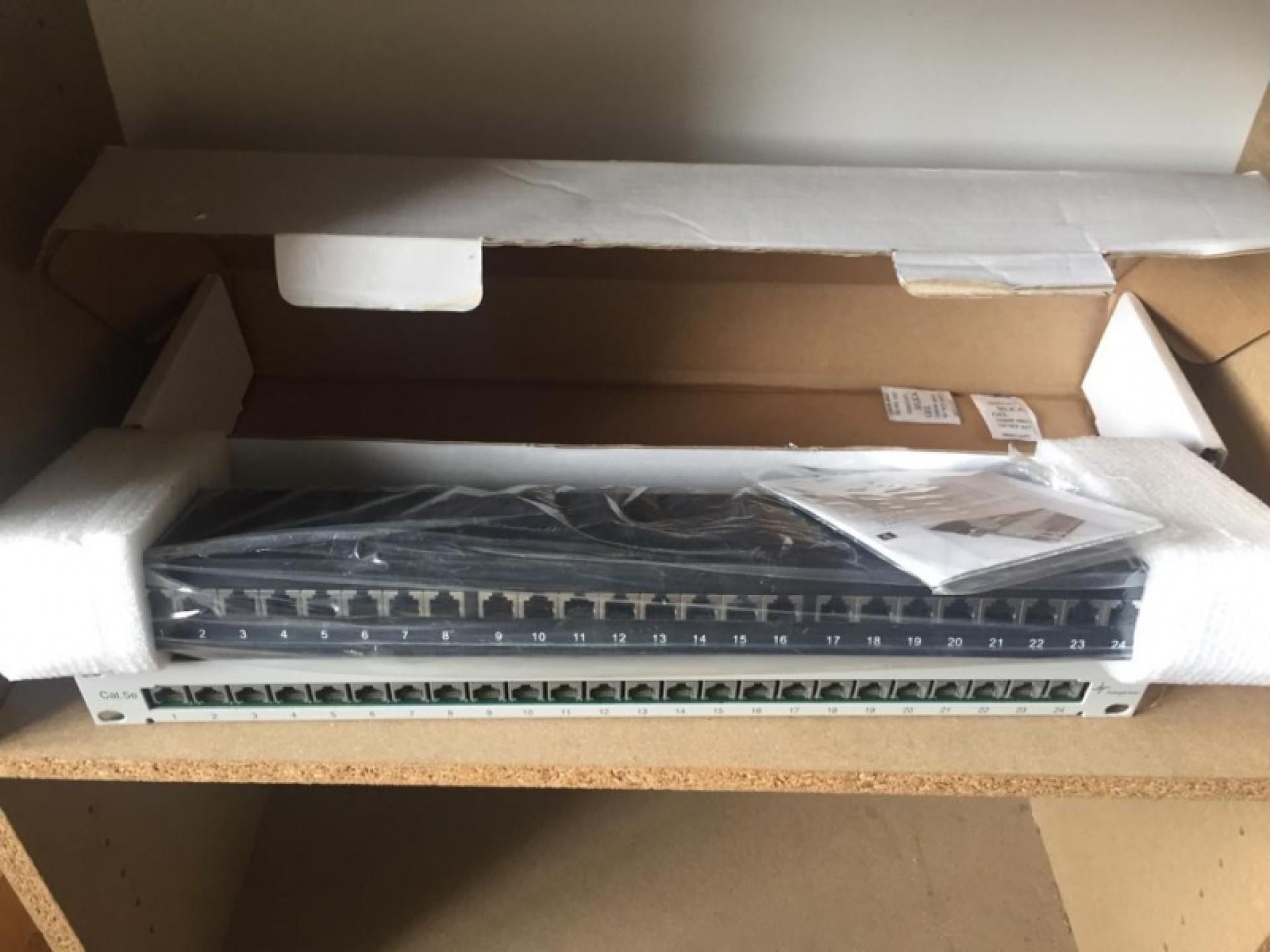 2 Patch panela 24 porta i jedan Switch panel