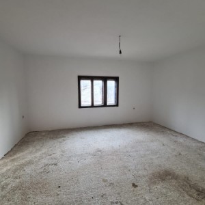 Prodaja kuće sa okućnicom