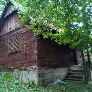 Prodaje se vikendica 30m2+1080m2 okućnice - Gudci