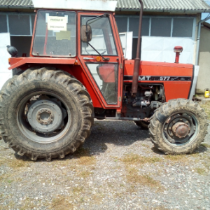 Prodajem traktor