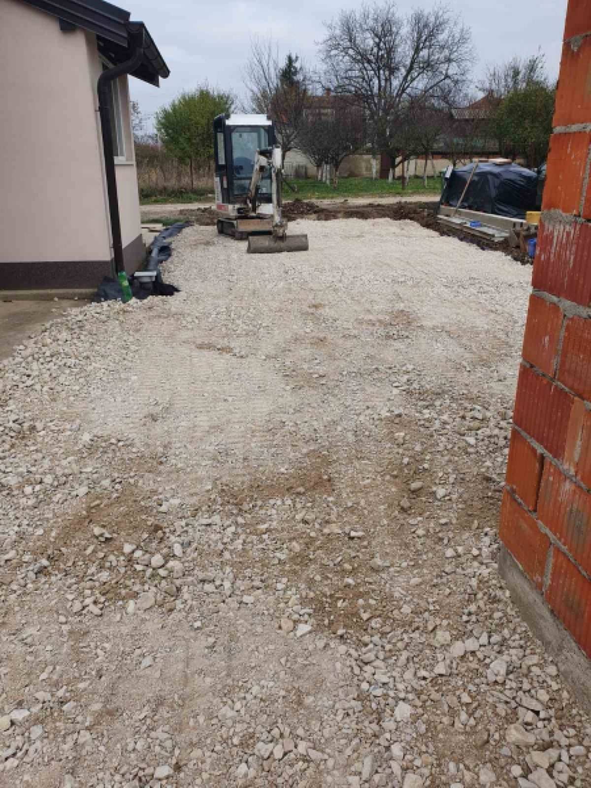 ISKOPI MINI BAGEROM, UREĐENJE DVORIŠTA I ODVOZ ŠUTE, USLUGE PRIJEVOZA