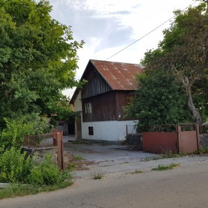 Građevinsko zemljište sa kućom i gospodarskim objektima, Smiljan