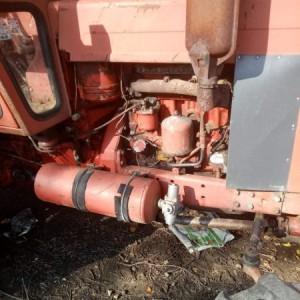 PRODAJEM TRAKTOR