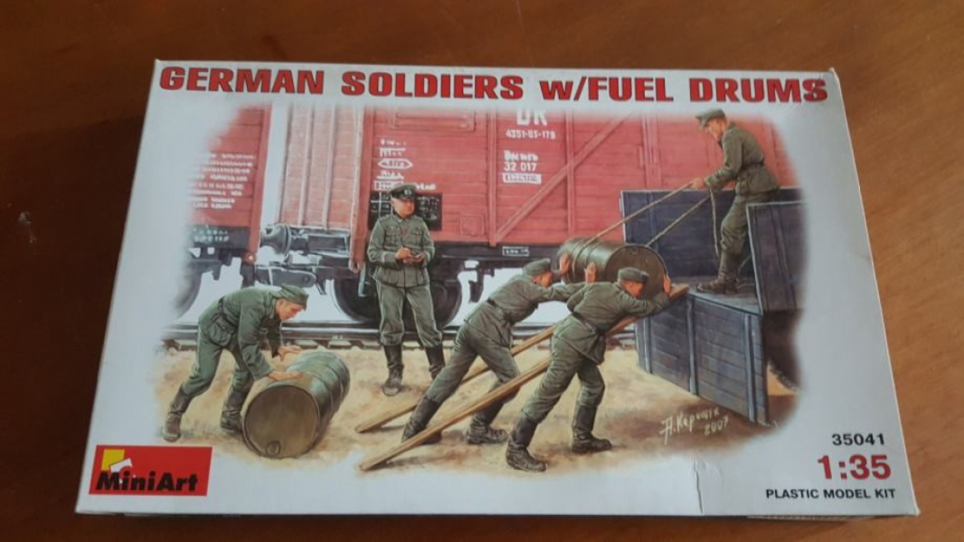 Maketa figurice German soldiers with fuel drums 1/35 1:35
