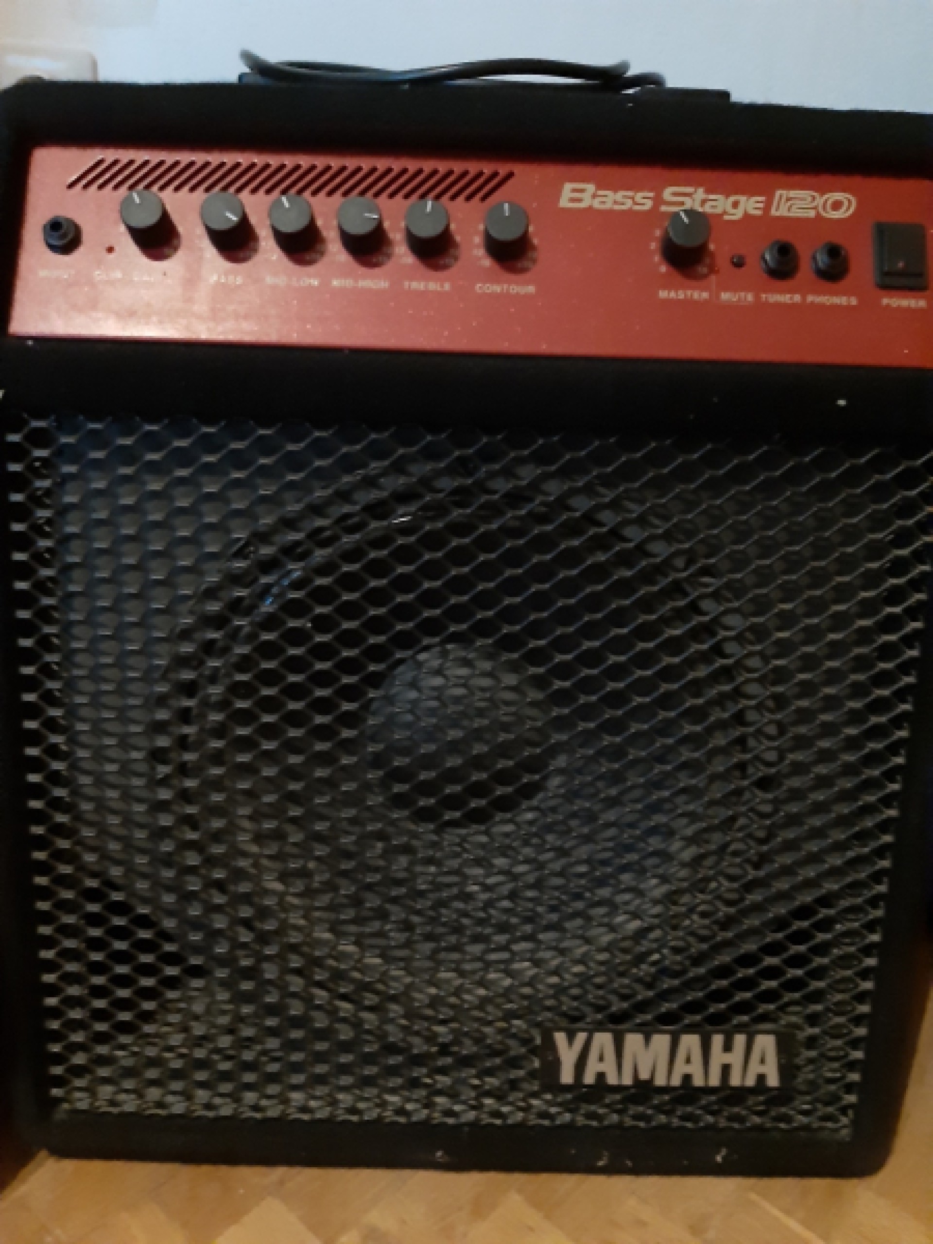 bass pojacalo yamaha stage 120