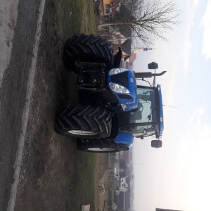 New Holland T7050
