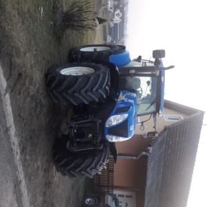 New Holland T7050