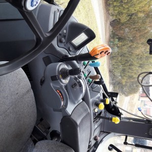 New Holland T7050
