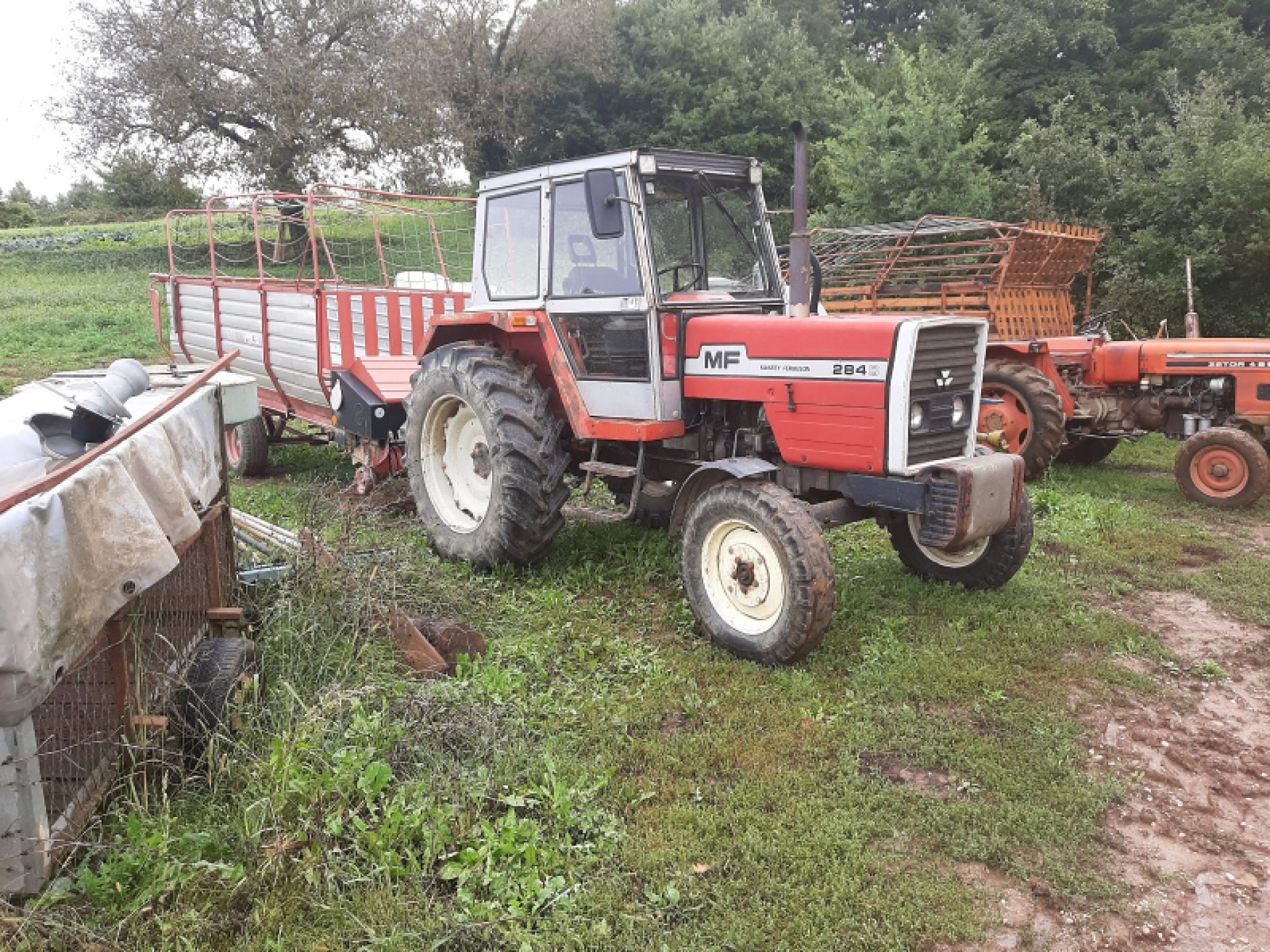 traktor massey 284s
