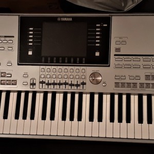 Yamaha Tyros 5 / 76