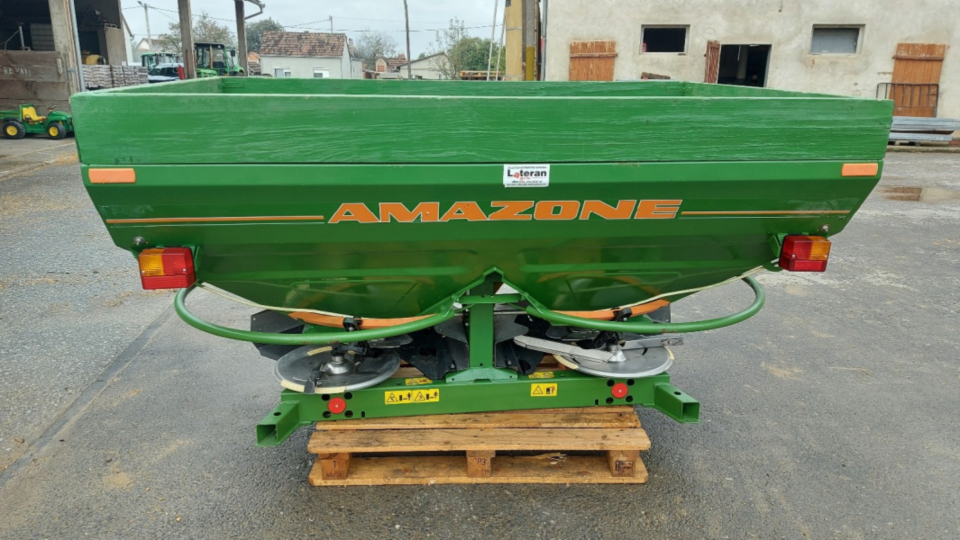 Rasipač Amazone ZA-M 900