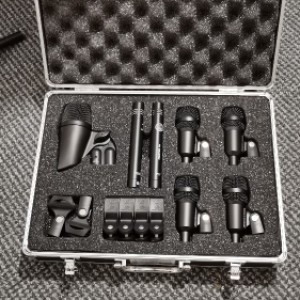AKG drum set 1 mikrofoni