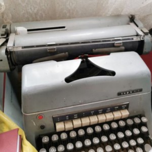 Pisaća mašina Olivetti, samo 15 EURA