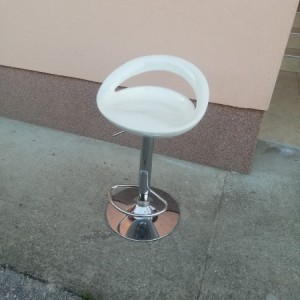 Barska stolica bijela/krom