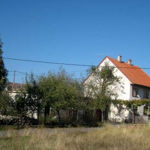 Obiteljska kuća katnica 200 m2 na zemljištu 500 m2, Gračac