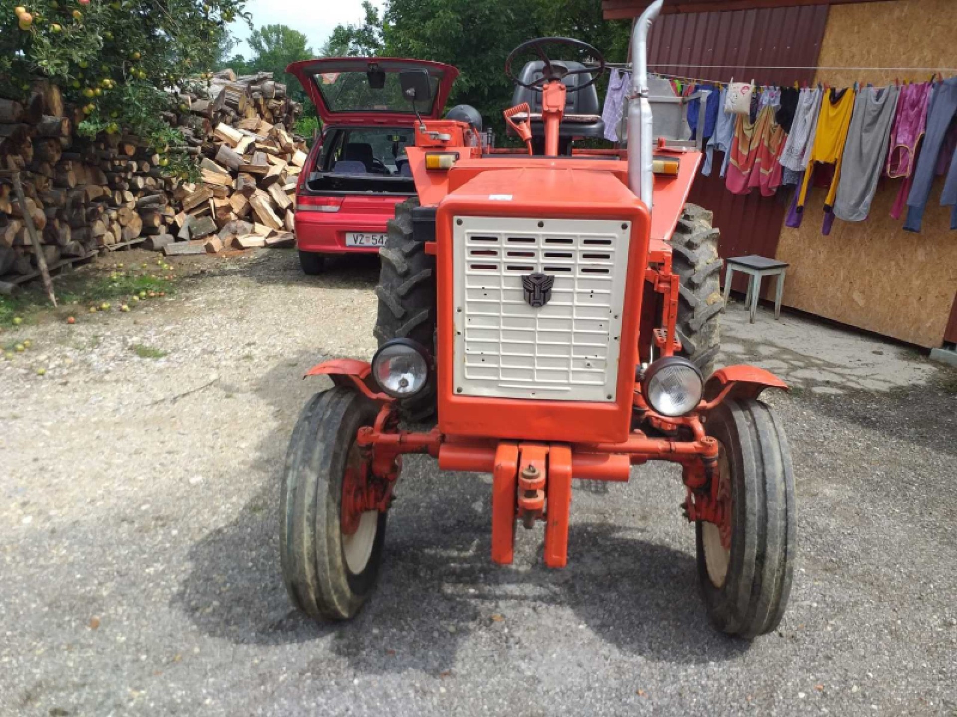Traktor Vladimirec T 25