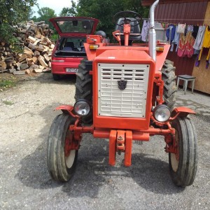 Traktor Vladimirec T 25