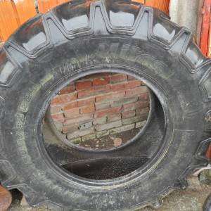 Prodajem traktorske gume 14/9x24
