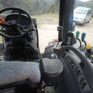 Prodam traktor New Holland TS110A electrocommand