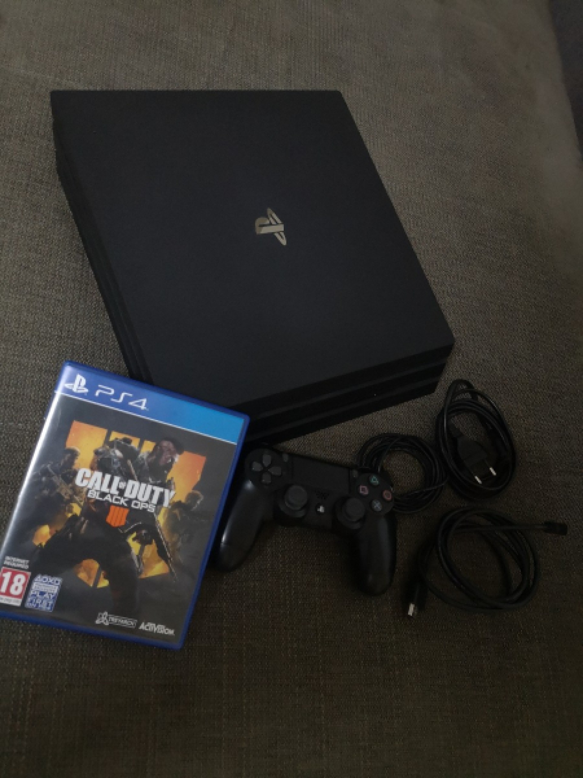 PS 4 PRO 1TB!! BEZ OŠTEćENJA, KORIŠTEN JAKO MALO, GRATIS CoD BLACK OPS