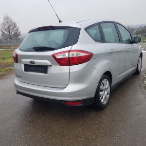 Prodajem Ford registriran god dana