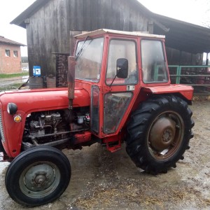 Traktor Imt
