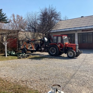 Prikolica sa kranom