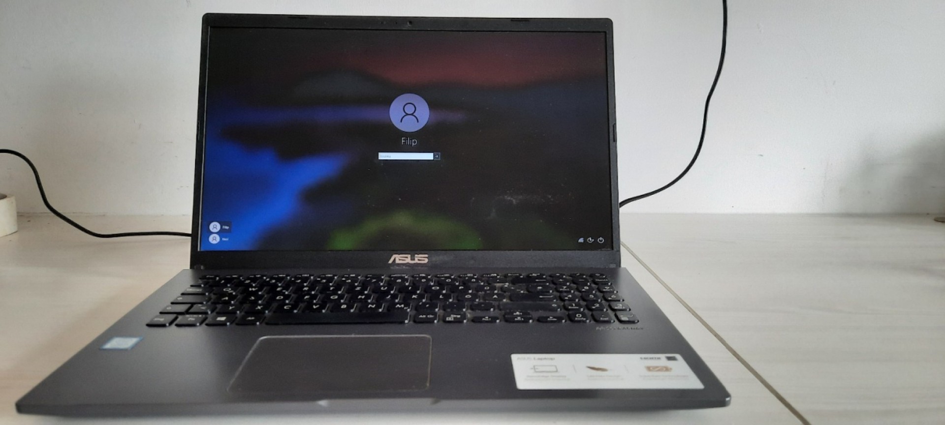 Asus Vivobook 15 | 15.6 | i5-8265U 1.6-3.9GHz | 20Gb | 256Gb | Win10