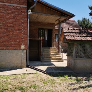 Kuća sa velikom okućnicom