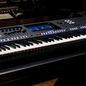 Yamaha Genos 76 keys / Korg Pa4x 76 keys