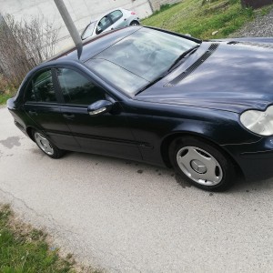 Prodajem Mercedes Benz c200 classic