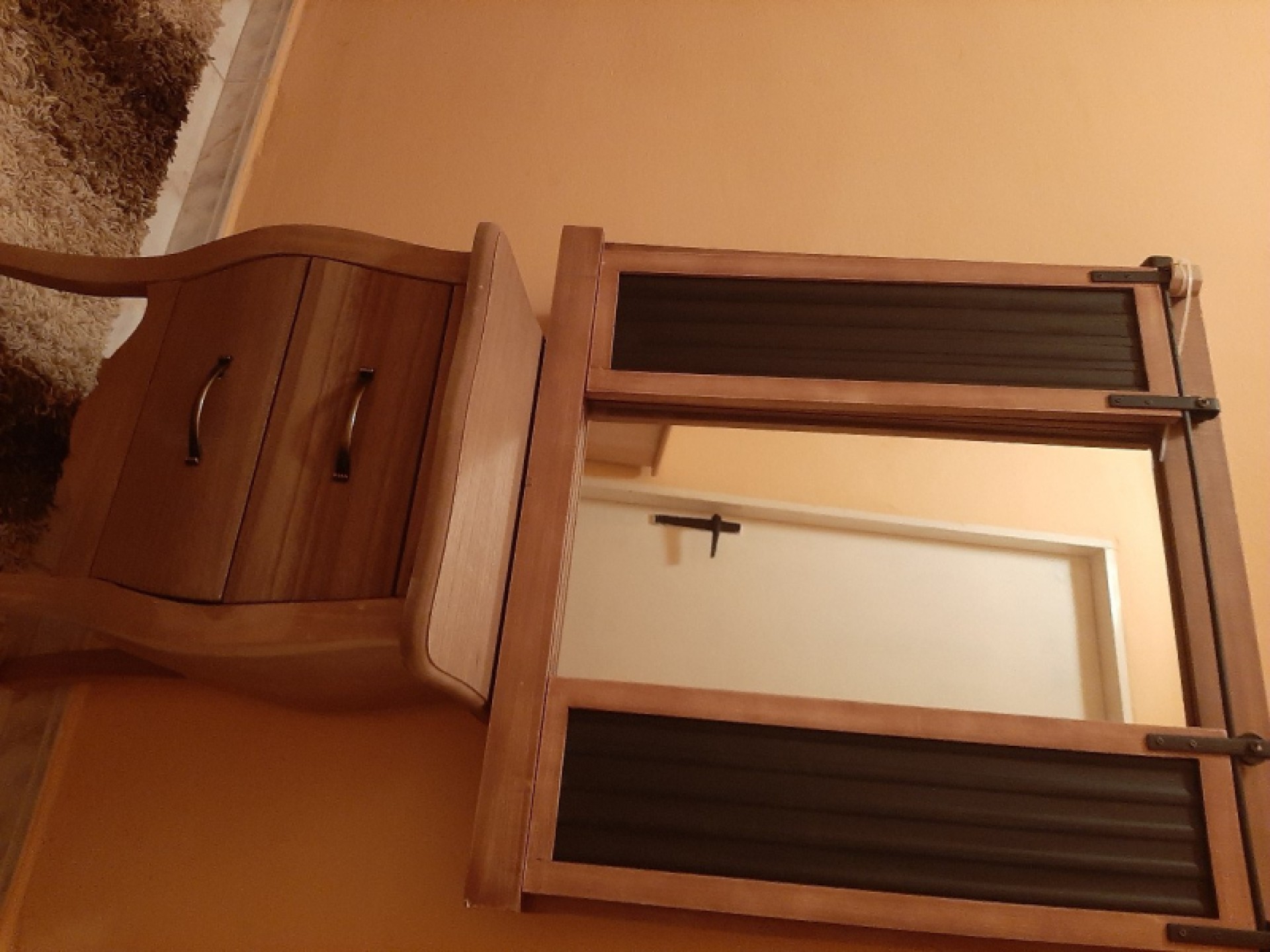 ZIDNO OGLEDALO / LAŽNI PROZOR