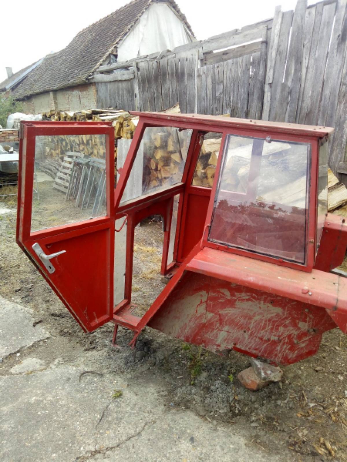 Kabina za traktor IMT