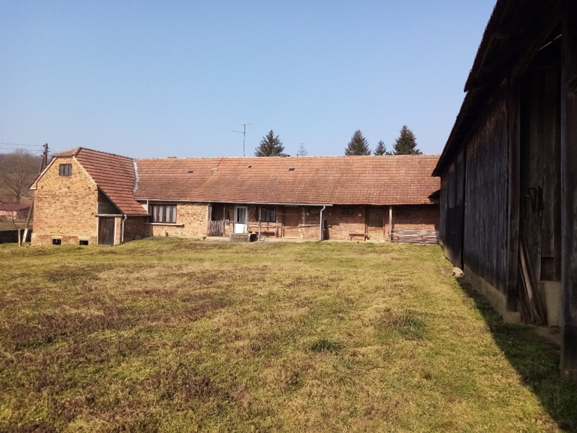 Kuća i okućnica