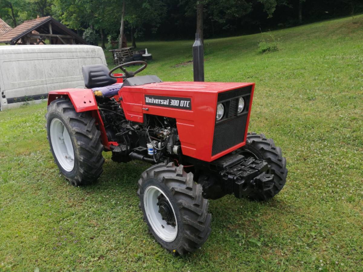 Traktor Universal 300 DTC