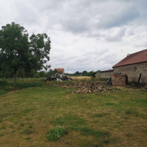 Kuca sa zemljistem 3998m2 Vođinci