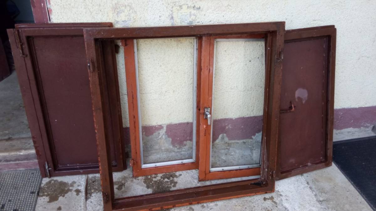 Željezni prozor neprobojni, sa šalaporkama 90x90