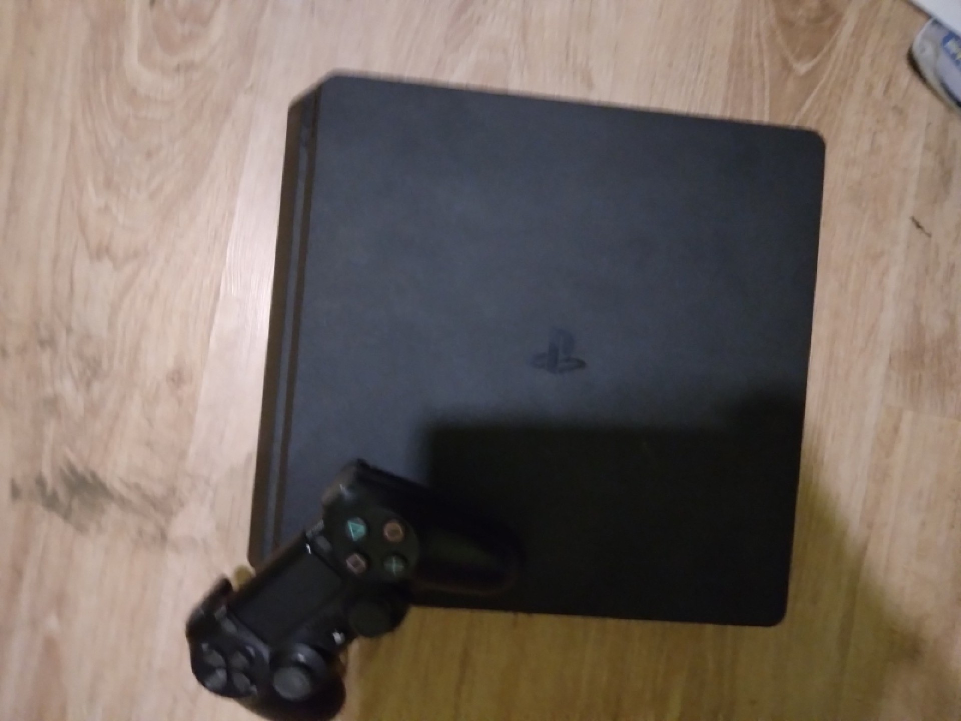 Playstation 4 1tb pod garancijom 1400kn