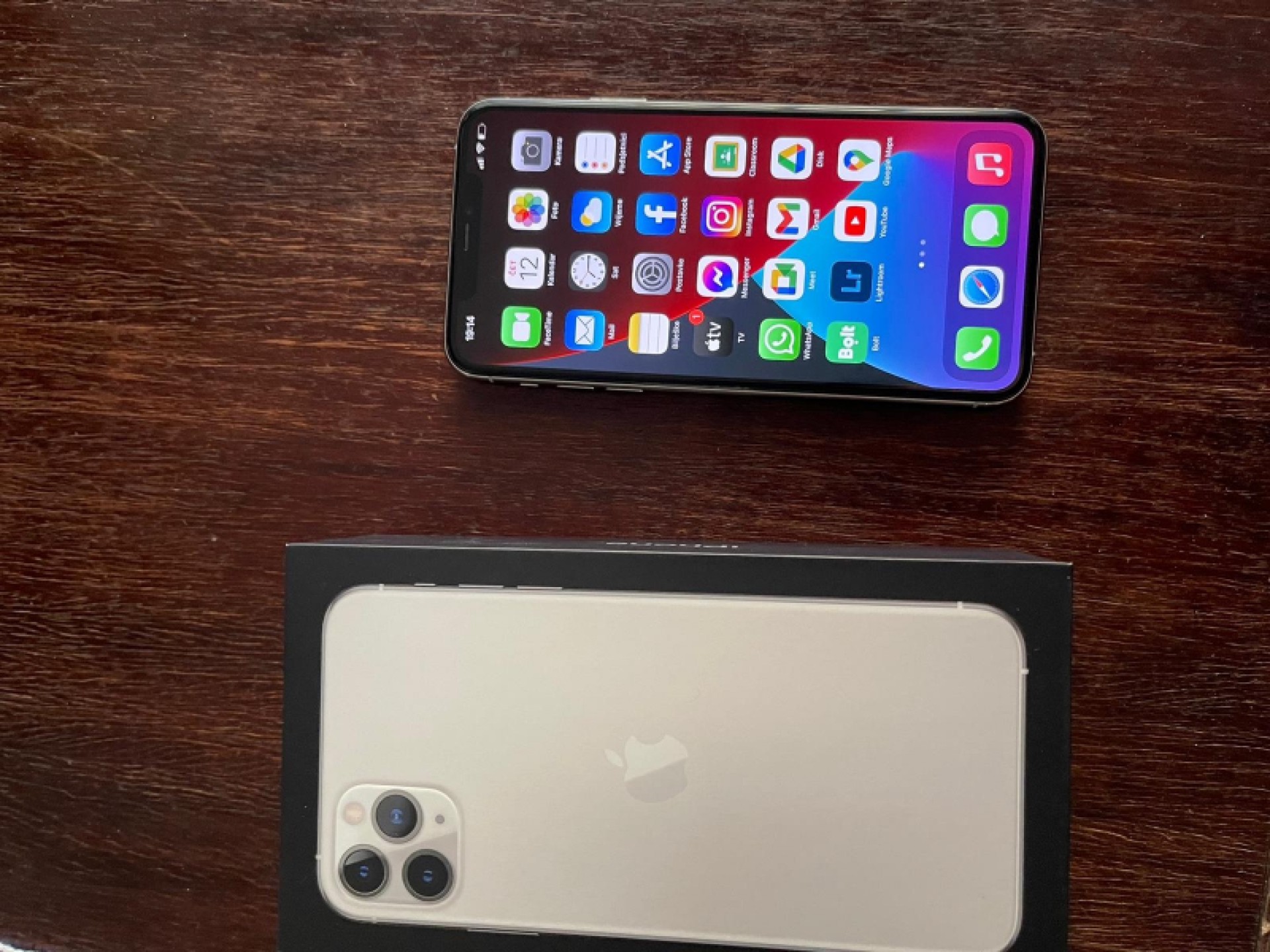 Iphone 11 pro max prodajem